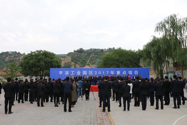 市委副書記、市長(zhǎng)王奮彥帶隊(duì)觀摩督查公司項(xiàng)目建設(shè)工作(圖3)