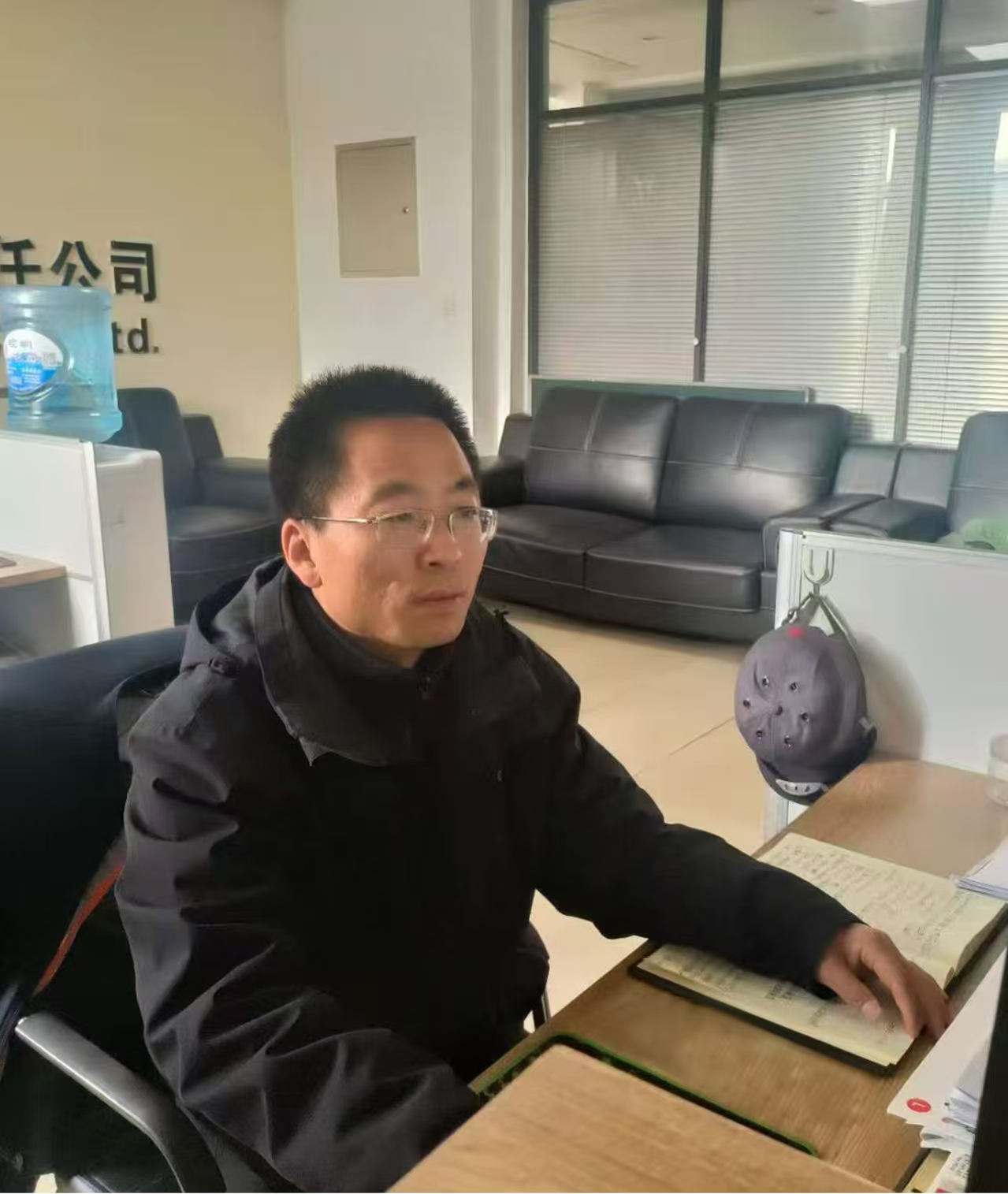 中共平?jīng)鍪谢A產(chǎn)業(yè)投資集團有限公司委員會關于對2025年度“產(chǎn)投榜樣”進行公示的公告(圖2) 中共平?jīng)鍪谢A產(chǎn)業(yè)投資集團有限公司委員會關于對2025年度“產(chǎn)投榜樣”進行公示的公告(圖2)